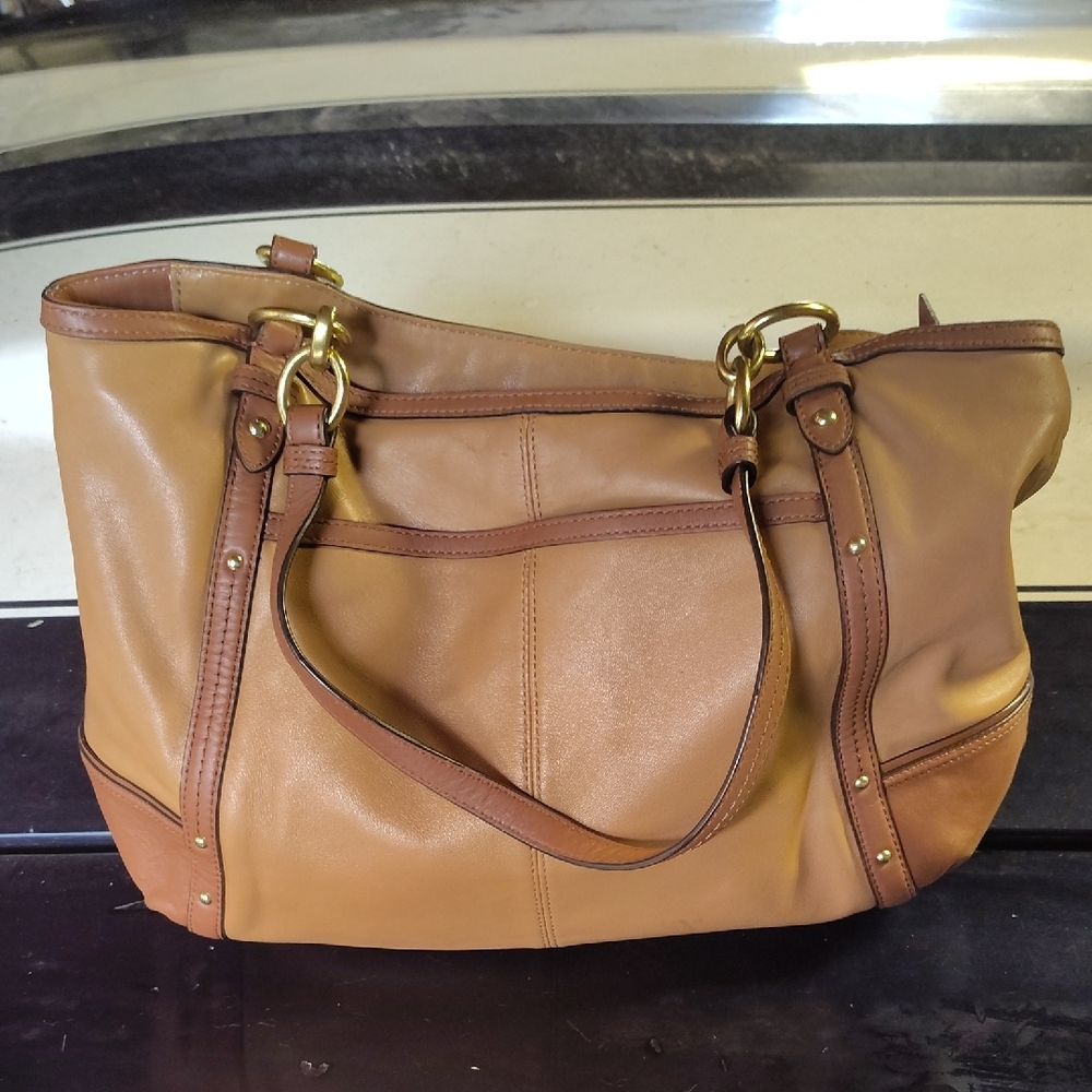 Elegant Tan Leather Tote Bag